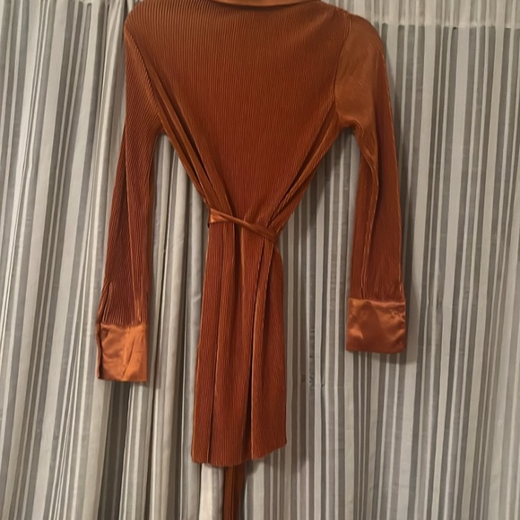 Women’s RO & DE Rust SUper Cute Mini Dress, or Long Shirt. Satin Cuffs. Small. - Picture 2 of 5